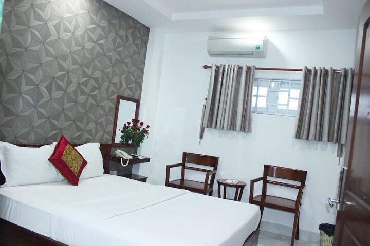 Room 6 of 80