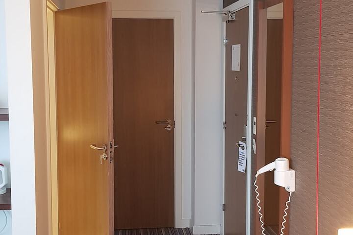 Room 29 of 65