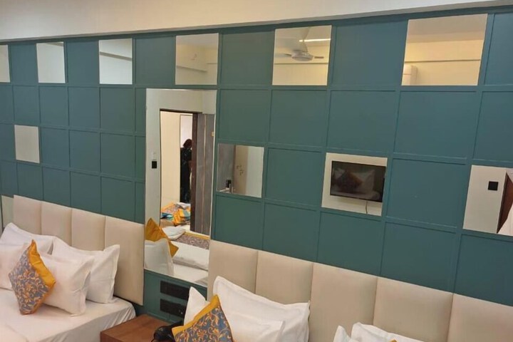 Room 5 of 28