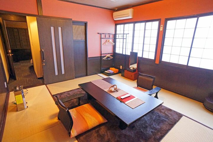 Room 17 of 53
