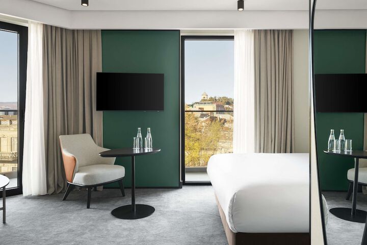 Room 22 of 100