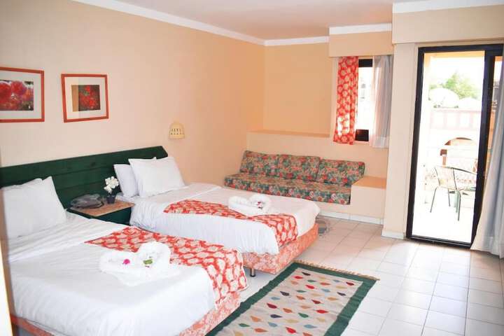 Room 4 of 15