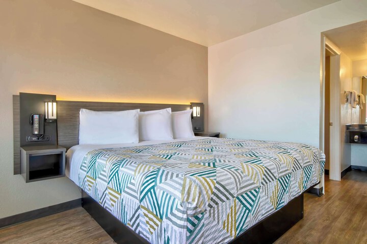 Room 15 of 26