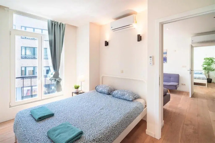 Room 2 of 4