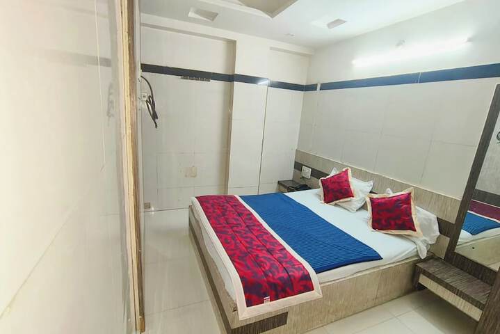 Room 7 of 15