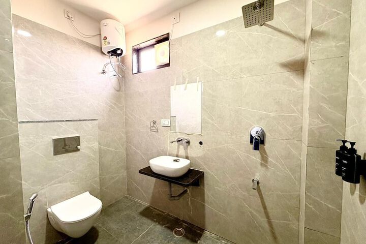 Room 8 of 10