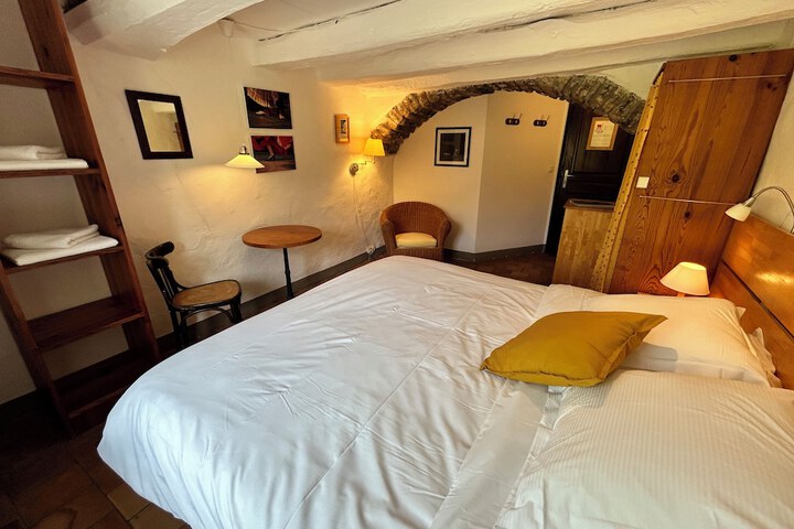Room 2 of 24