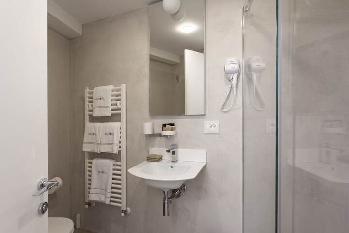 Room 43 of 63