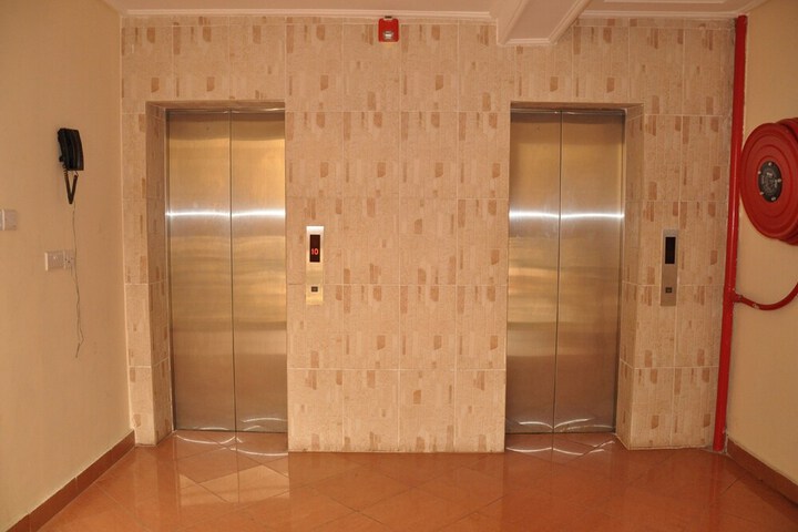 Ballroom/Hall 90 of 99