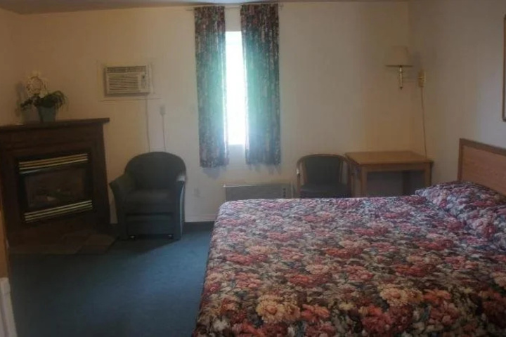 Room 5 of 10