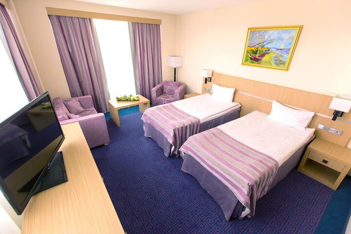 Room 2 of 44