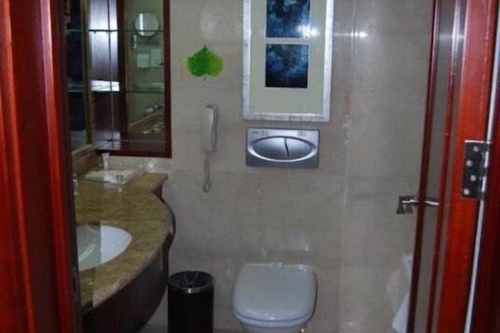 Room 15 of 26