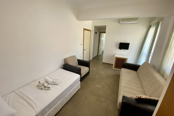 Room 9 of 38
