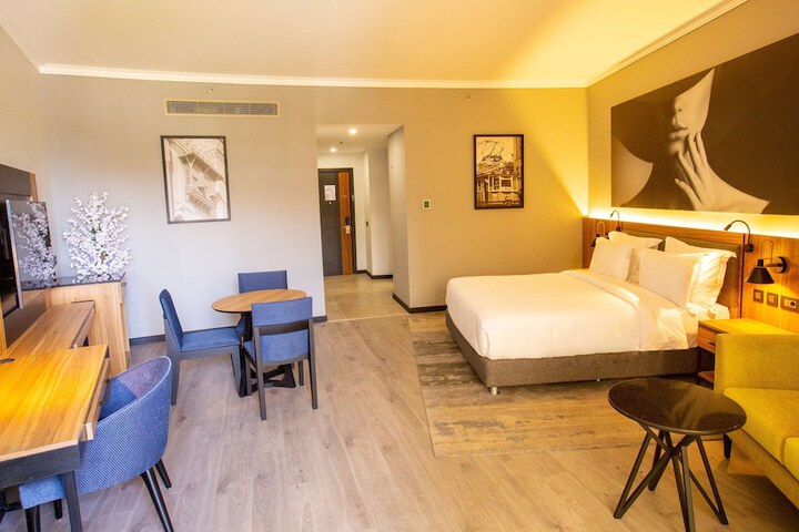 Room 21 of 128