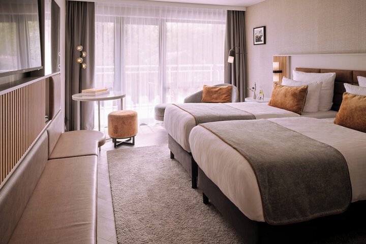 Room 13 of 77