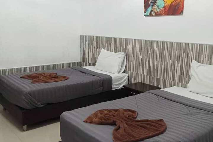 Room 33 of 60