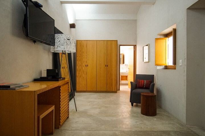 Room 4 of 36