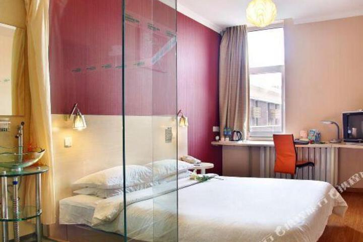 Champagne Town Hotel