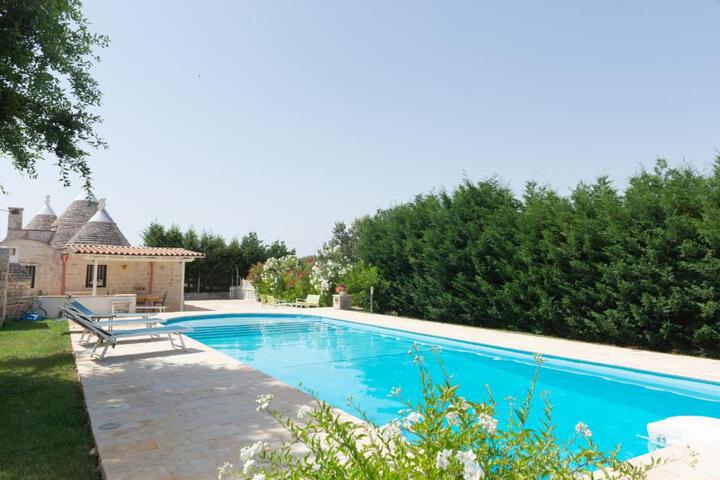 Trullo Filippo with exclusive pool