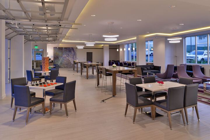 Lobby lounge