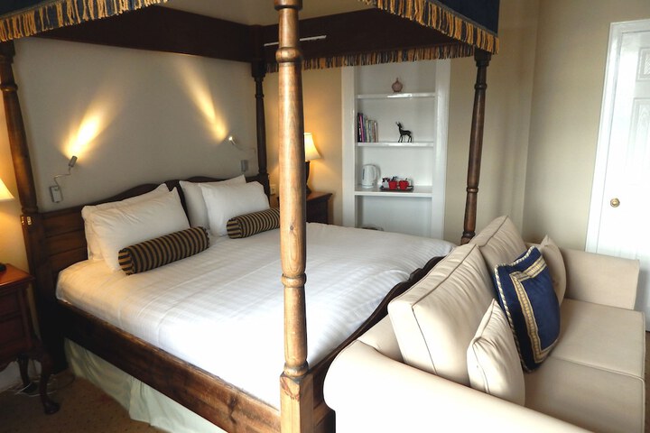 Room 14 of 110