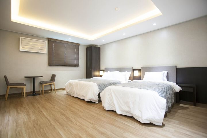 Room 44 of 119