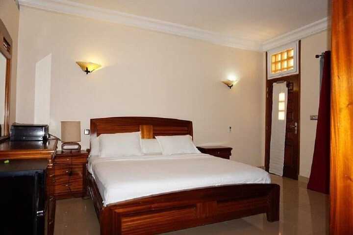 Room 4 of 14