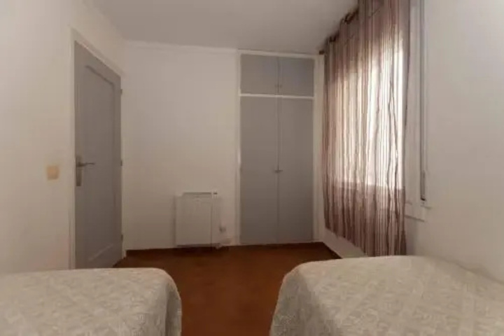 Room 4 of 16
