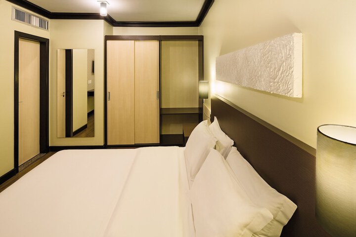 Room 7 of 79