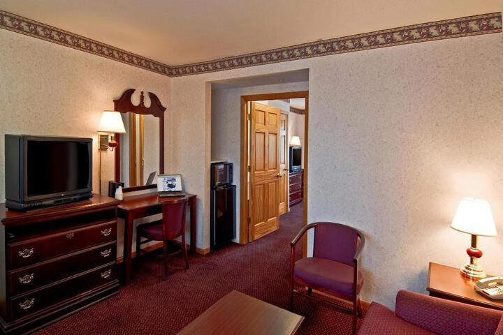 2 Queen Beds (1 of 6)