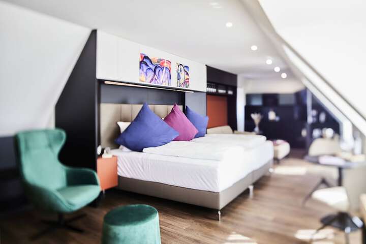 Room 6 of 25