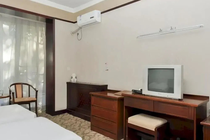 Room 4 of 14