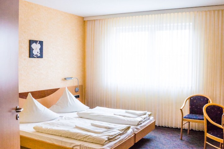 Room 10 of 64