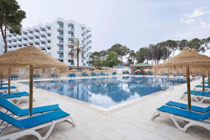Hotel Pool