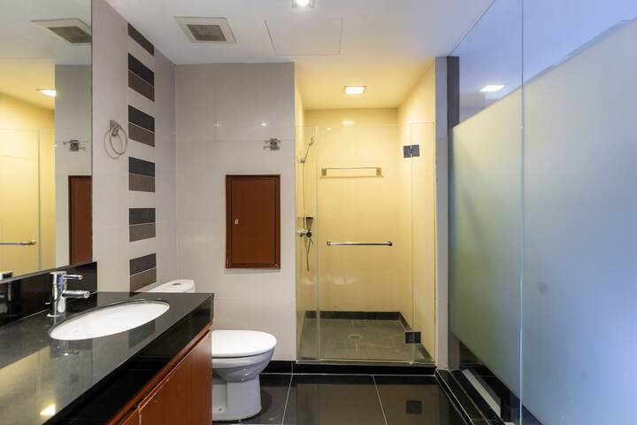 Room 32 of 66