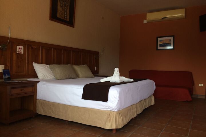 Room 6 of 33