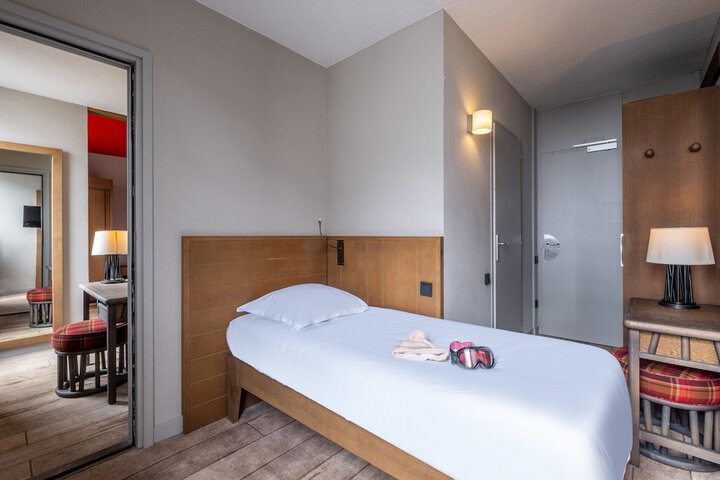 Room 14 of 65