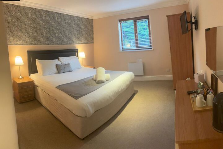 Room 6 of 10