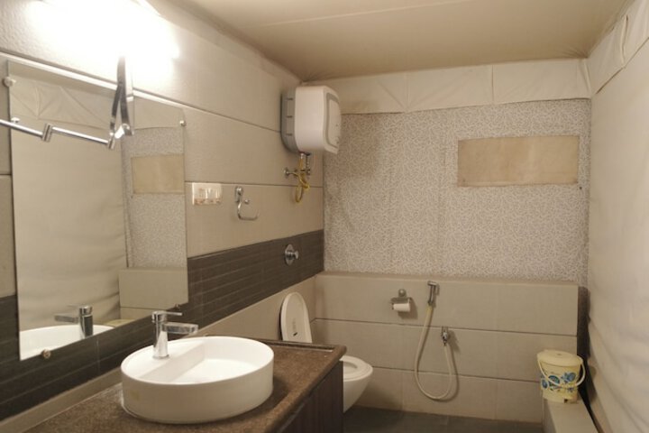 Room 34 of 69