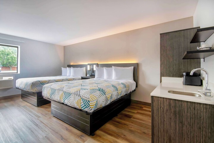 Room 4 of 25