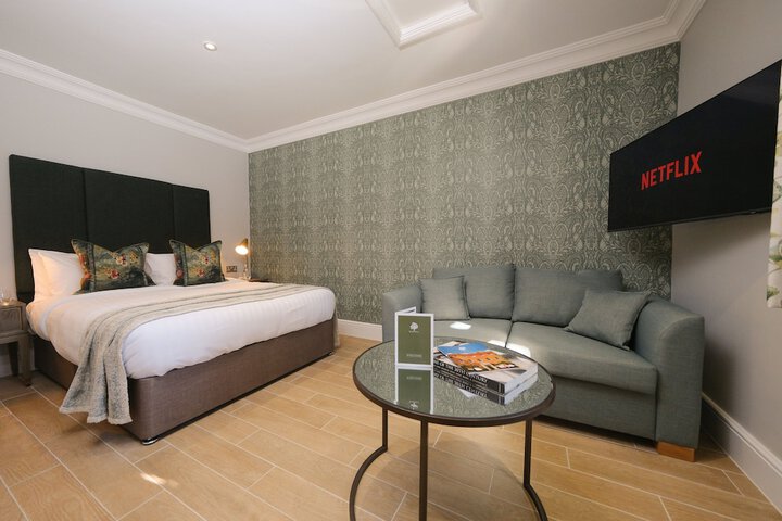 Room 21 of 38