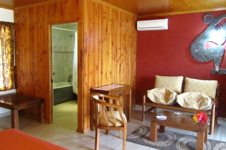 Room 10 of 28