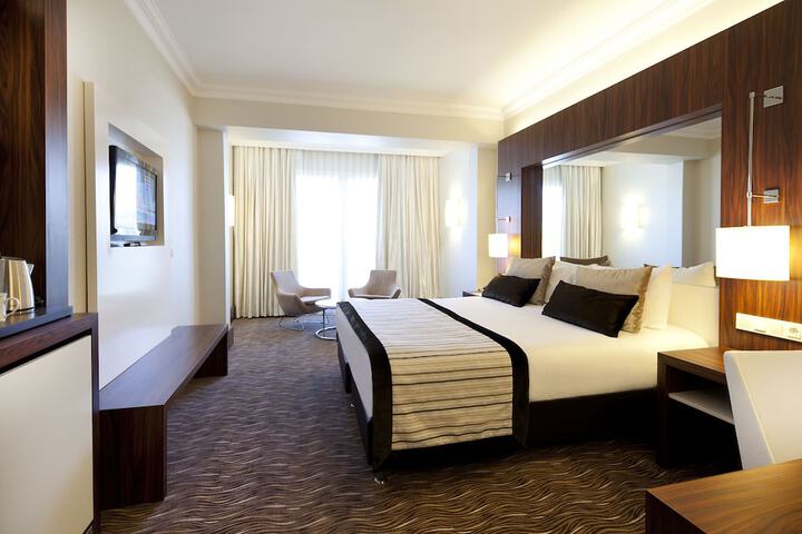 Room 14 of 90