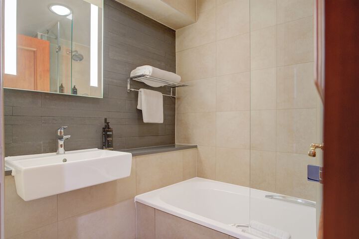 Room 70 of 122