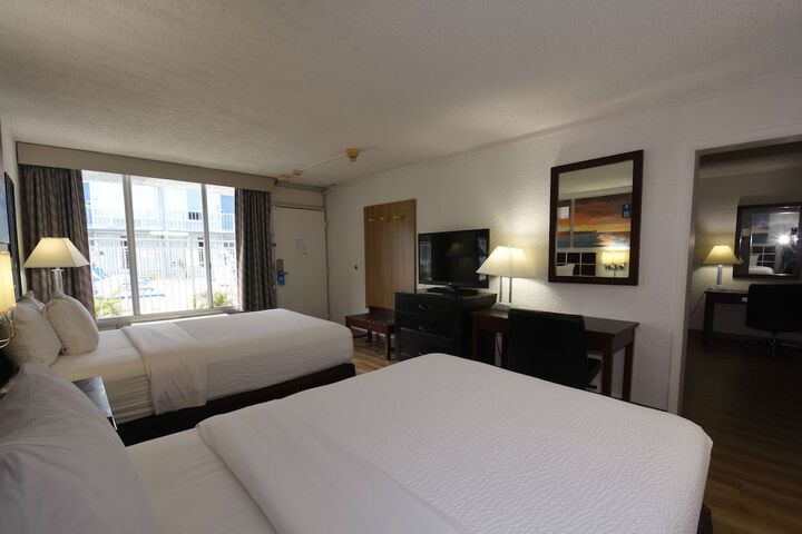2 Double Beds (6 of 30)