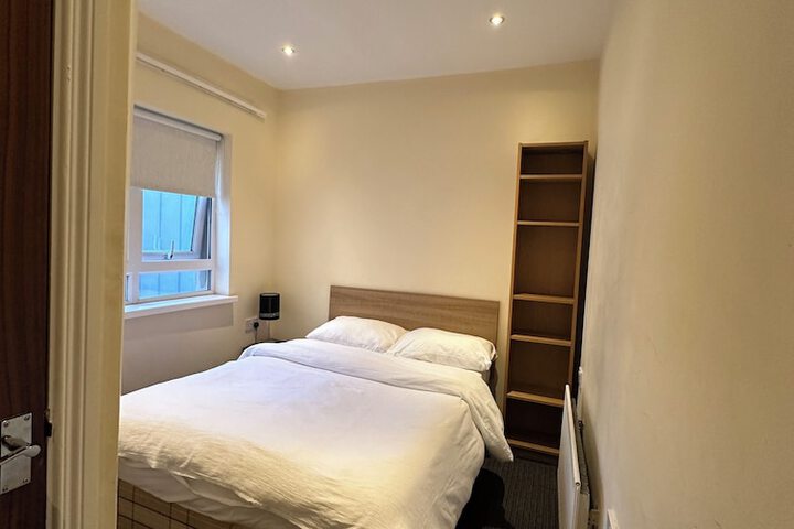 Room 8 of 17