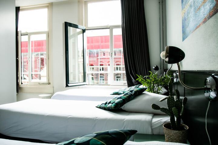Room 15 of 33