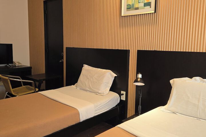 Room 14 of 30
