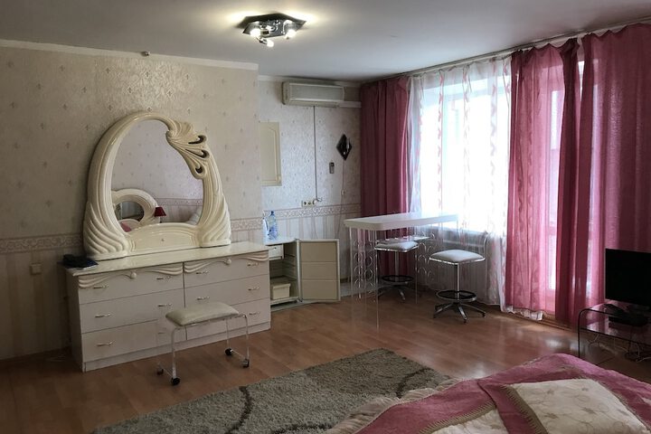 Room 10 of 32
