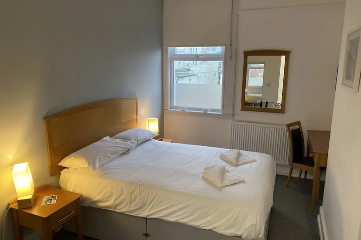 Room 6 of 20